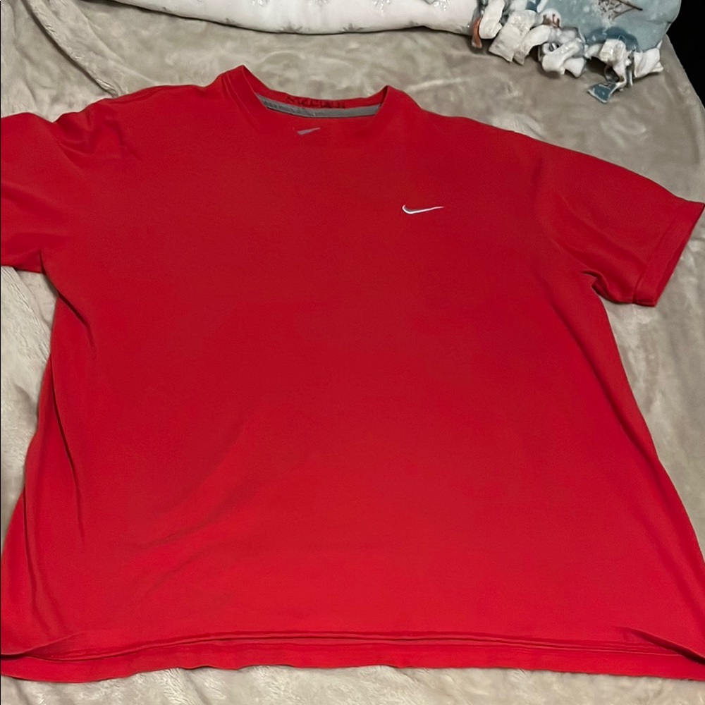 Nike Men's Red T-Shirt